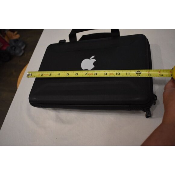 Thulke Gauntlet MacBook Pro Attache Case Black - Picture 9 of 10